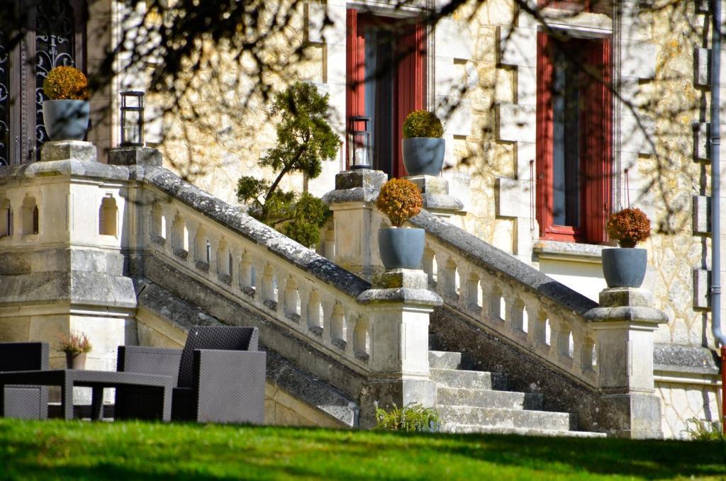 Chateau La Thuiliere Saint-Front-de-Pradoux Exterior photo